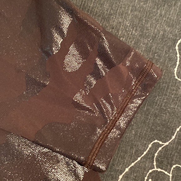 Leggings with shiny patches - Picture 2 of 4